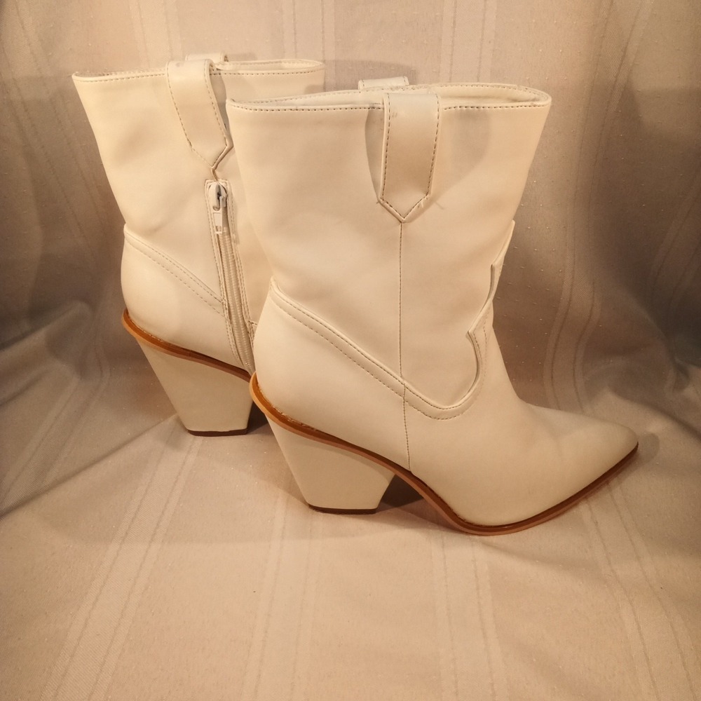 Lulus Women's White Western Booties Size 8 Pointed Toe Mid Heel Zip